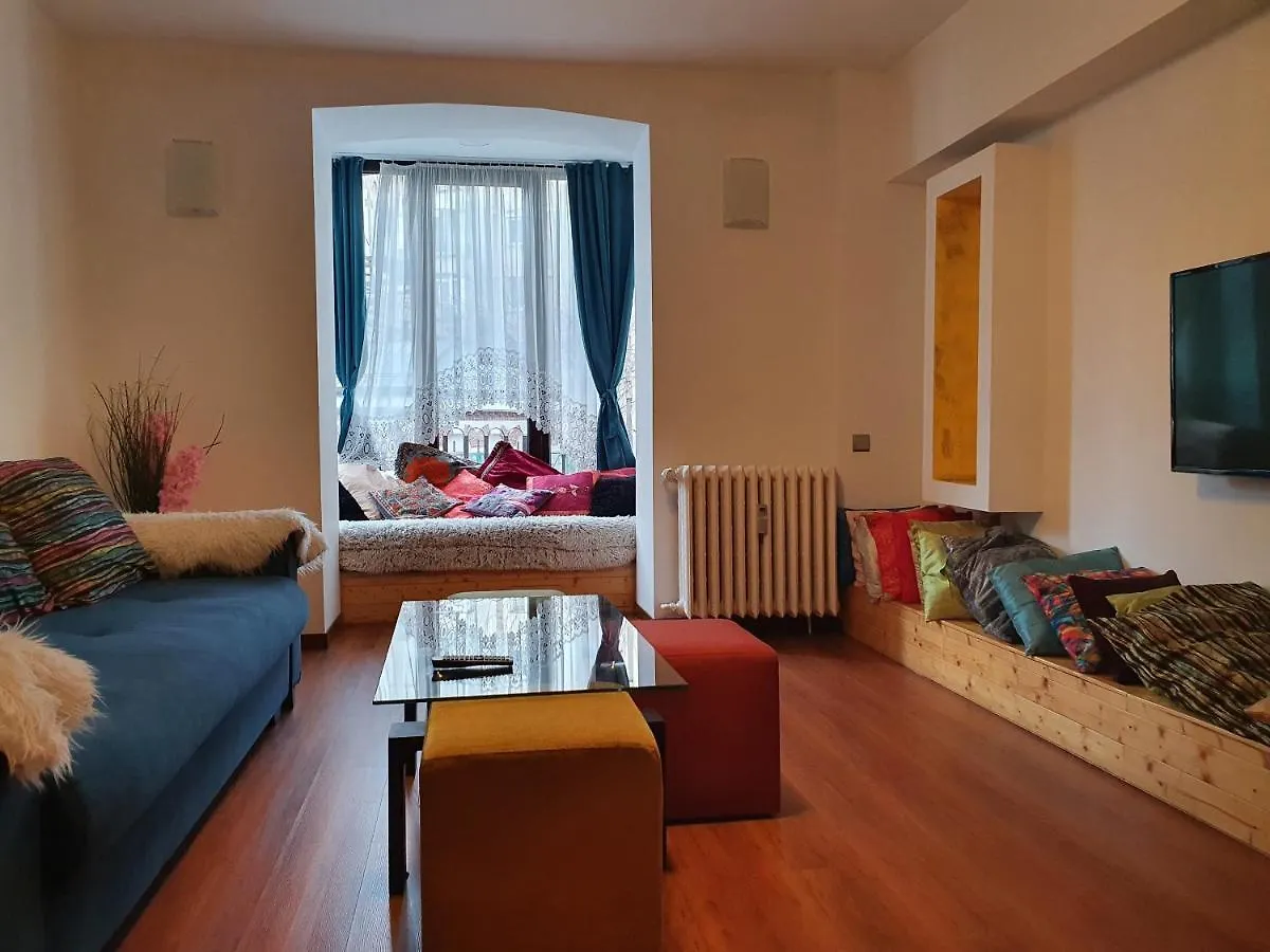 Apartment Bucharest Pedestrian Old Town 3 Bedrooms By Orchid Garden