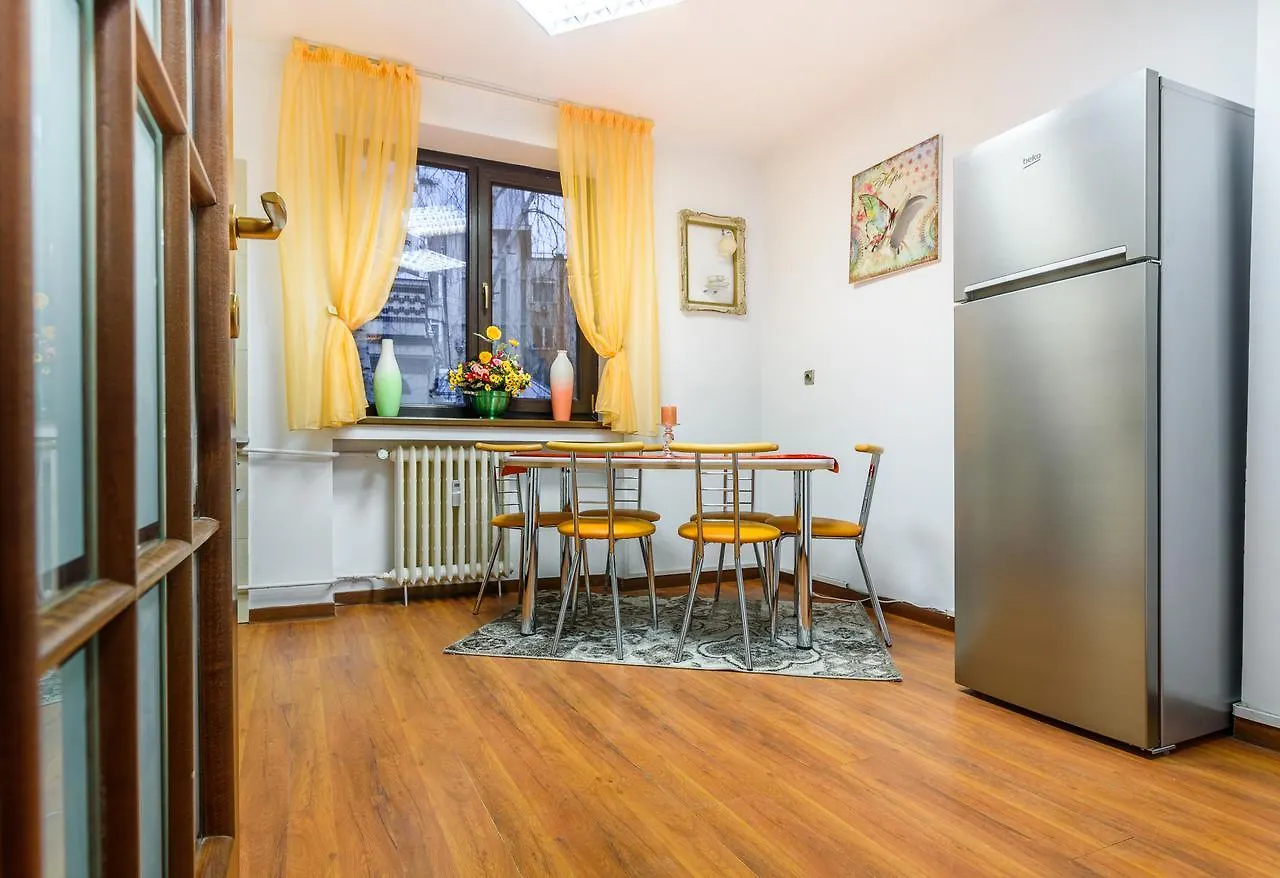 Bucharest Pedestrian Old Town 3 Bedrooms By Orchid Garden